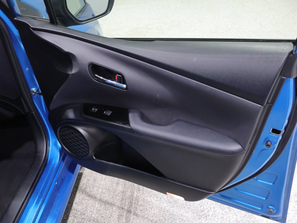 Used 2022 Toyota Prius LE AWD/4WD image 23
