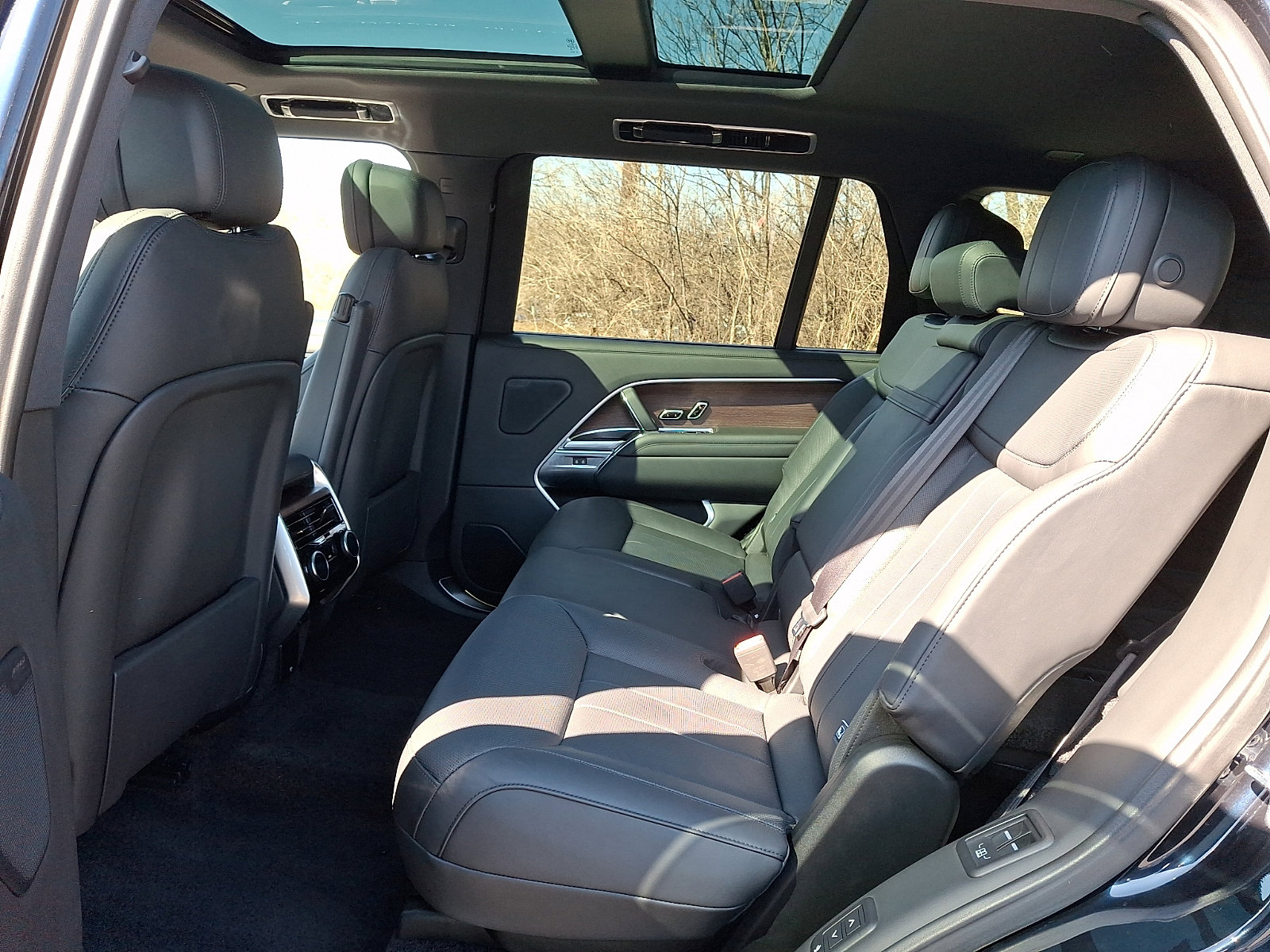 Used 2023 Land Rover Range Rover Long Wheelbase SE image 5