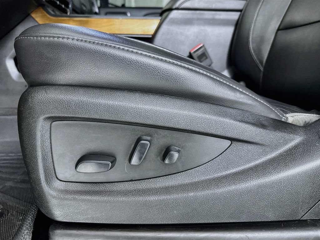 Used 2019 Chevrolet Silverado 3500 LTZ AWD/4WD image 17