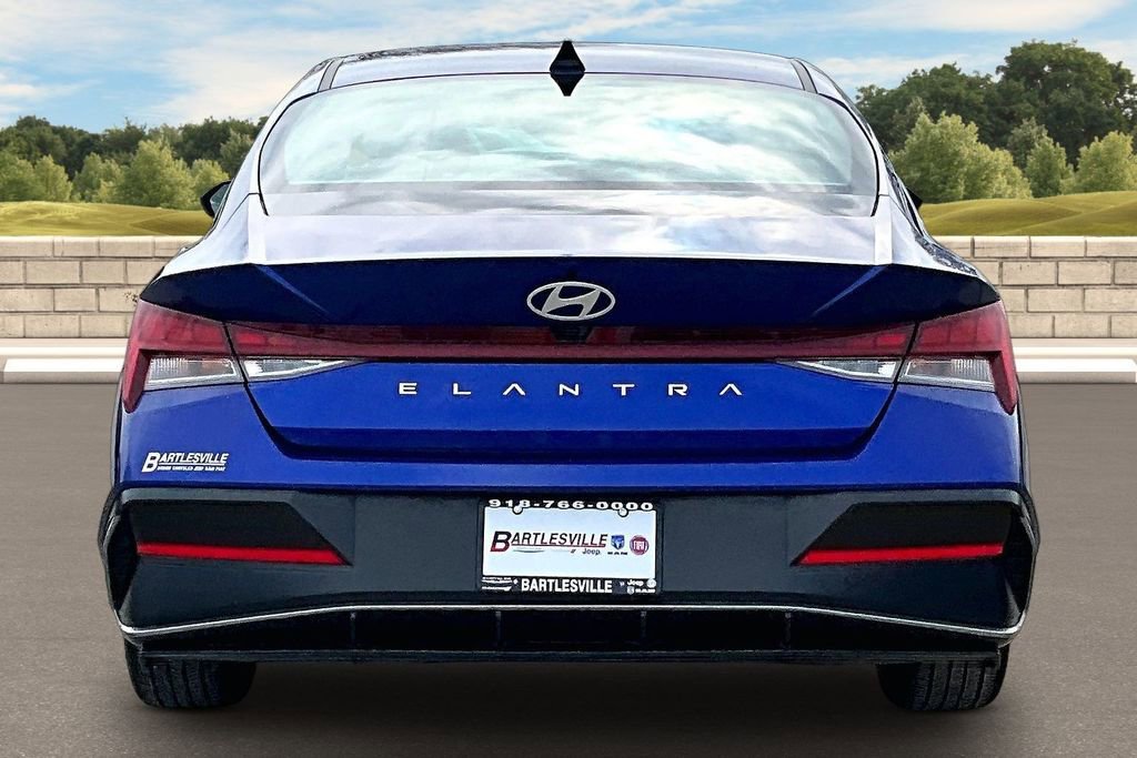 Used 2025 Hyundai Elantra SEL image 4