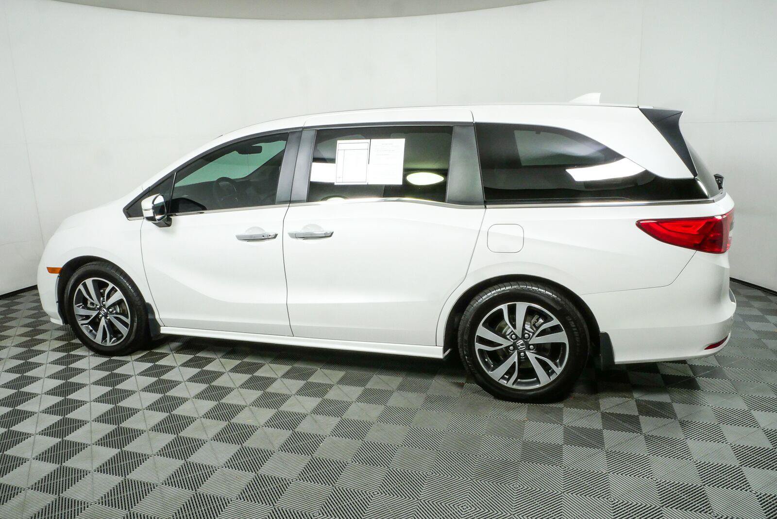 Used 2024 Honda Odyssey Touring image 30