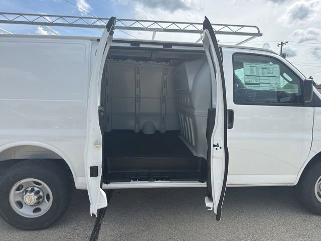 New 2026 Chevrolet Express 2500 w/ Driver Convenience Package RWD image 7