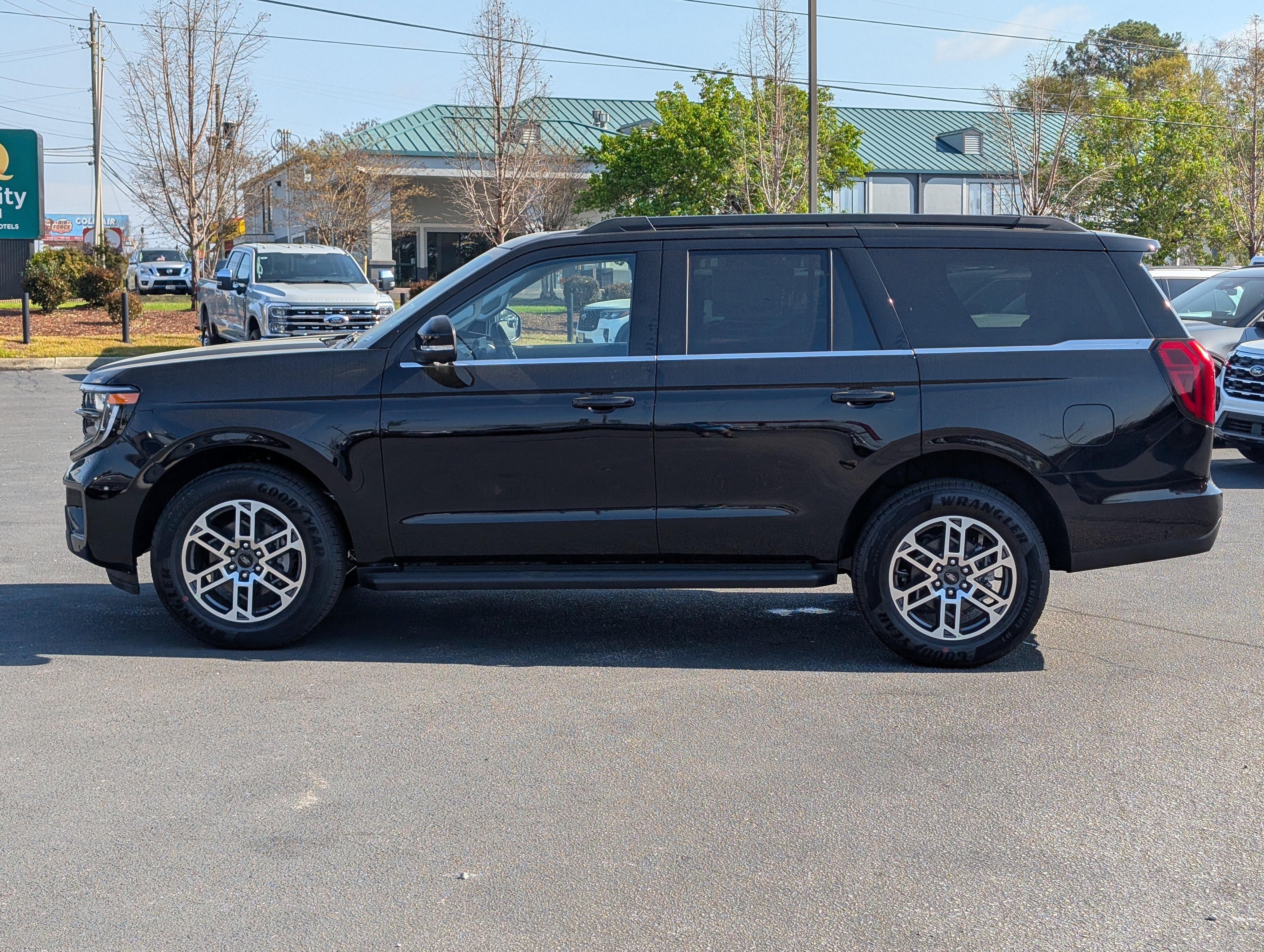 New 2026 Ford Expedition Active image 14