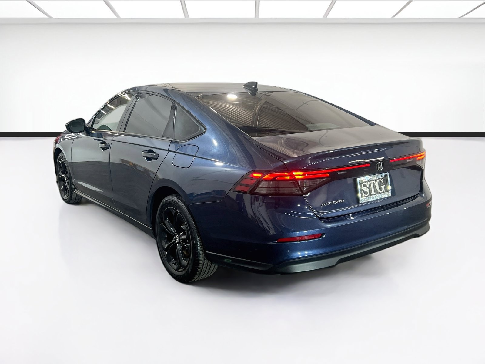 Used 2025 Honda Accord SE image 6