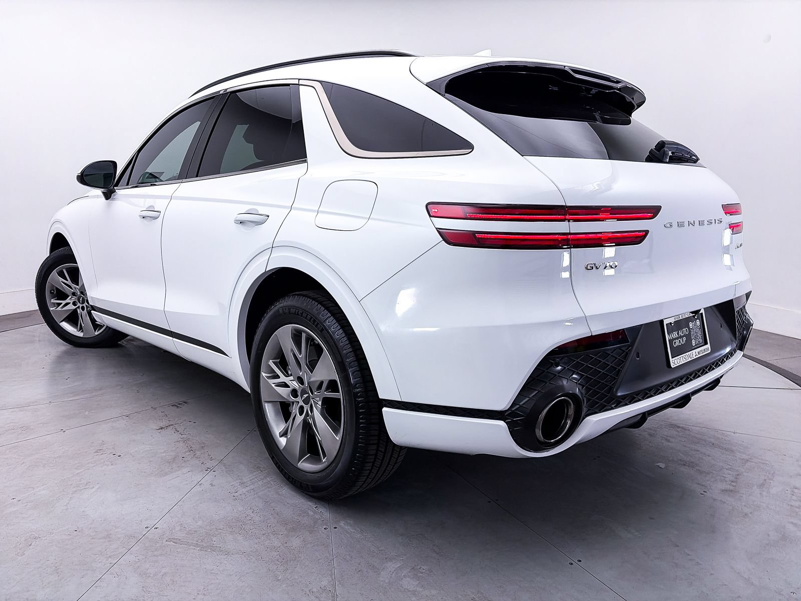 Used 2022 Genesis GV70 3.5T Sport AWD/4WD image 2