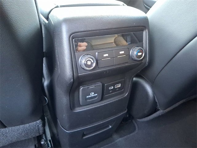 Used 2023 GMC Acadia SLT image 12
