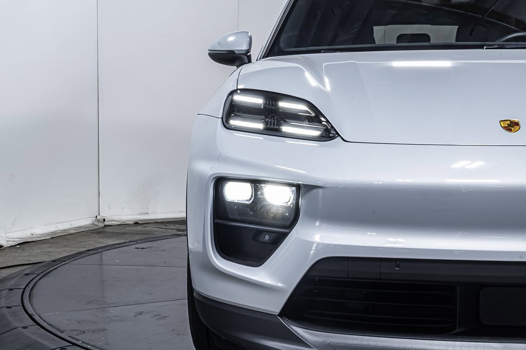 Certified 2025 Porsche Macan Electric image 12