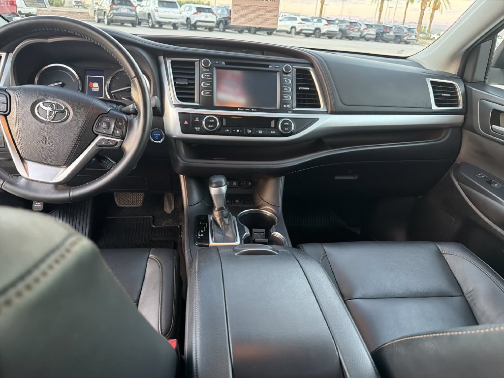 Used 2019 Toyota Highlander XLE AWD/4WD image 14