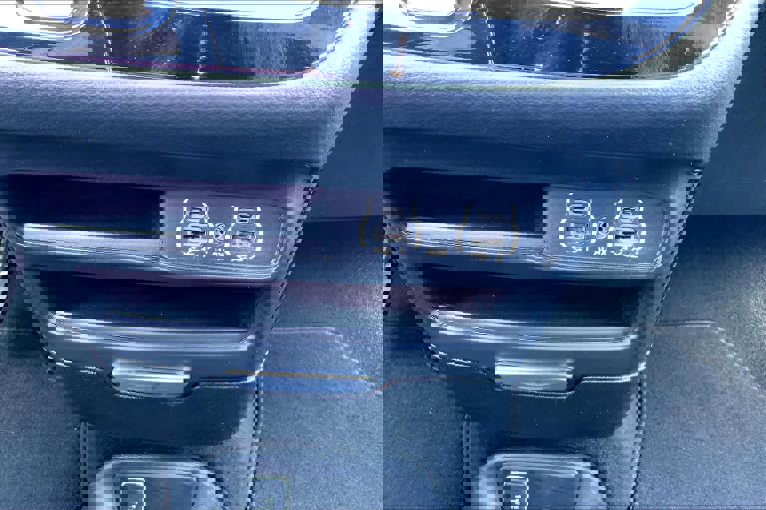 Used 2025 Chrysler Pacifica Select FWD image 35