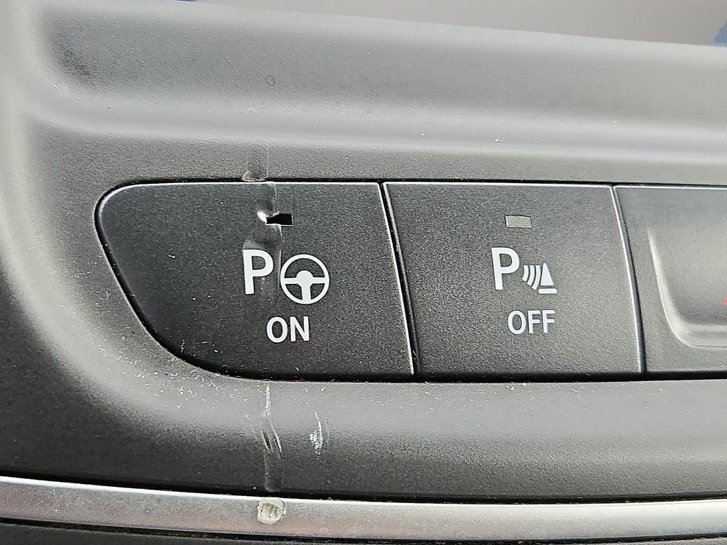 Used 2015 Chrysler 200 C w/ Navigation & Sound Group I image 25