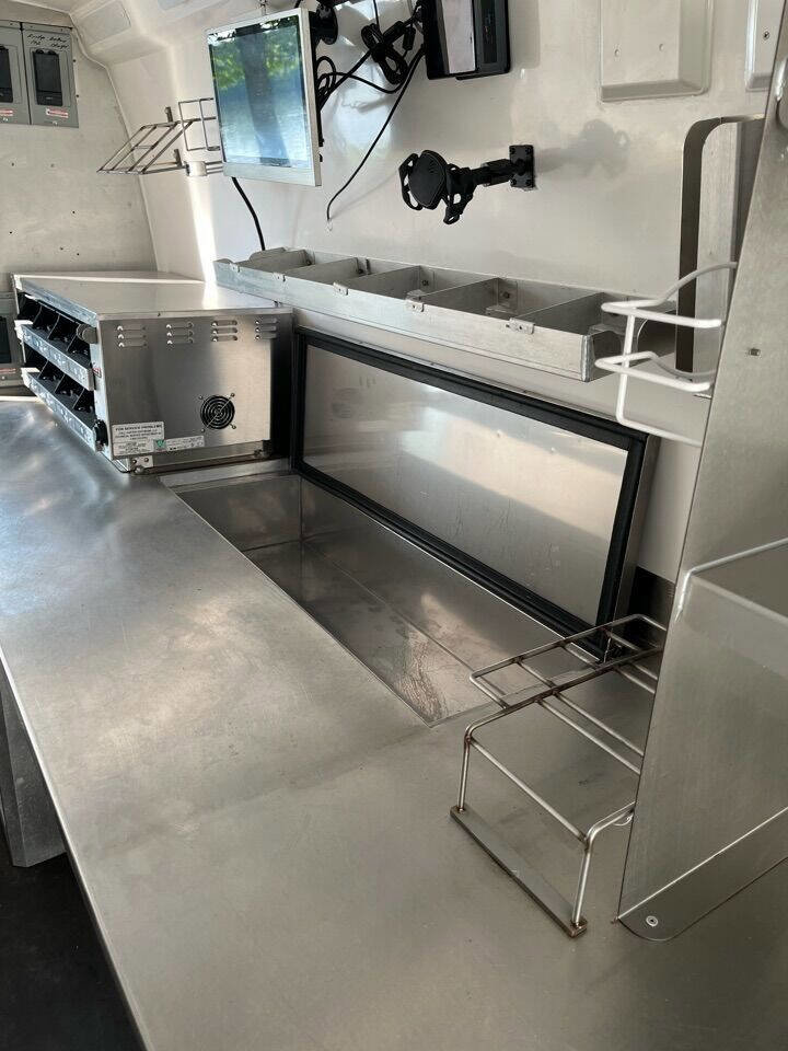 Used 2022 Mercedes-Benz Sprinter 4500 image 29