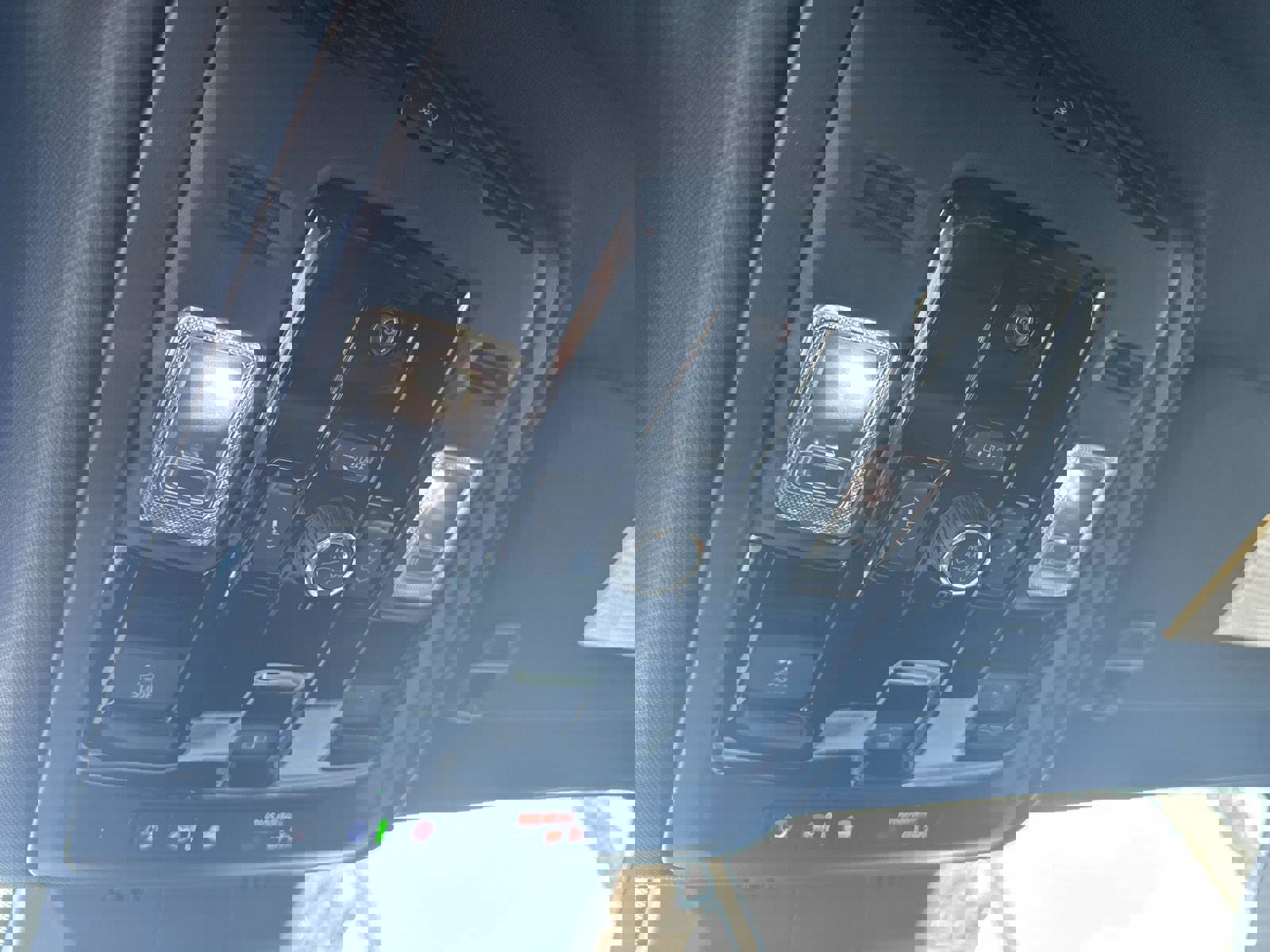 Certified 2025 Cadillac Escalade ESV Premium Luxury image 32