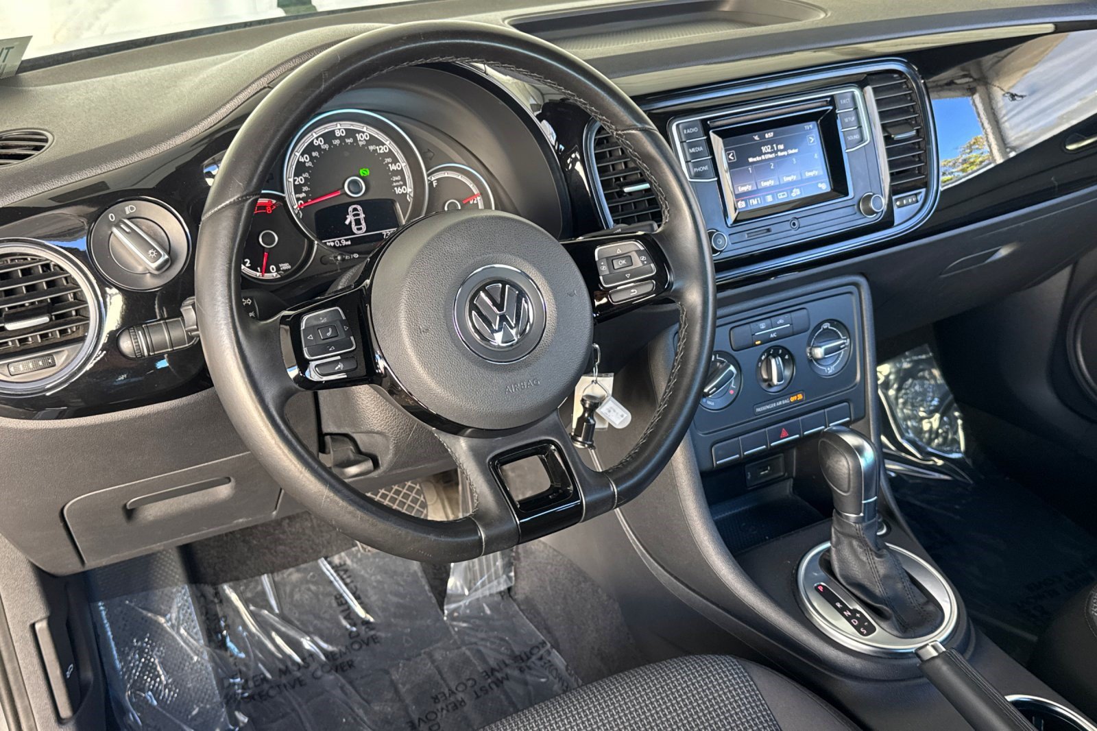 Used 2019 Volkswagen Beetle 2.0T S FWD image 29