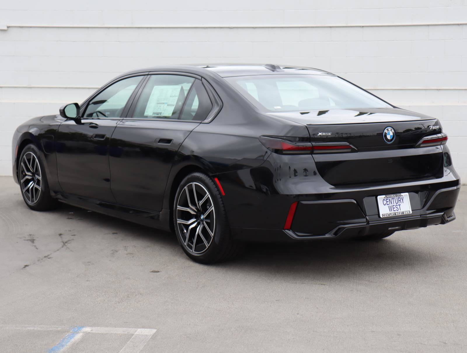New 2026 BMW 750e xDrive w/ Premium Package image 7