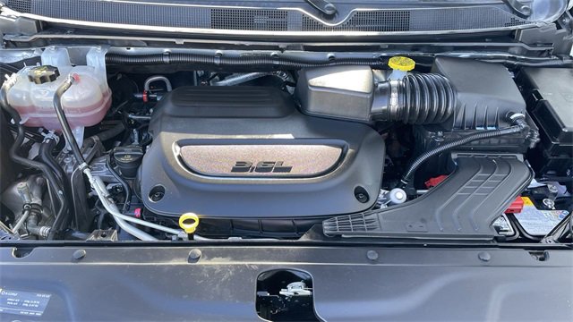 Used 2024 Chrysler Pacifica Touring-L image 25
