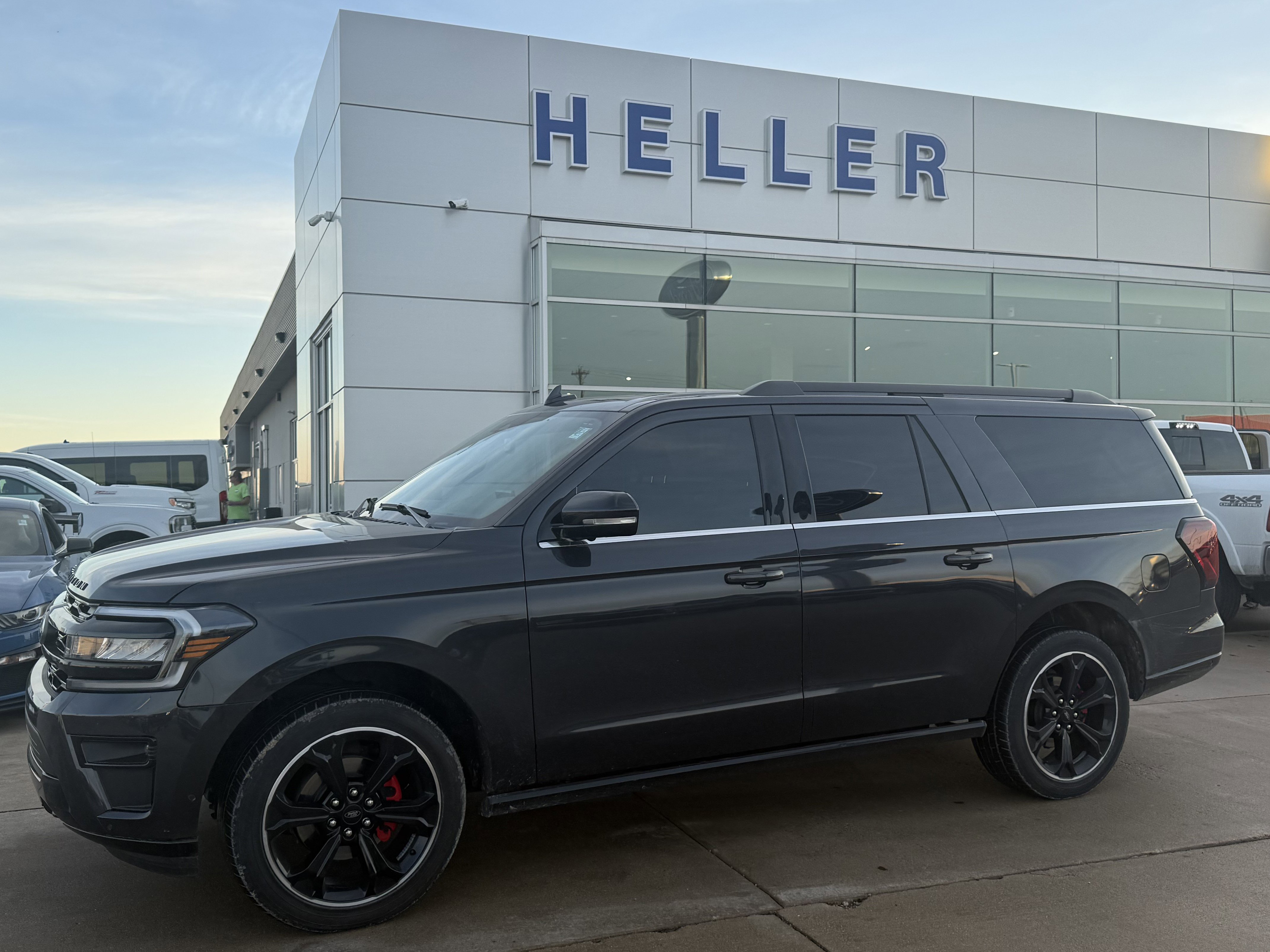 Used 2022 Ford Expedition Max Limited image 3