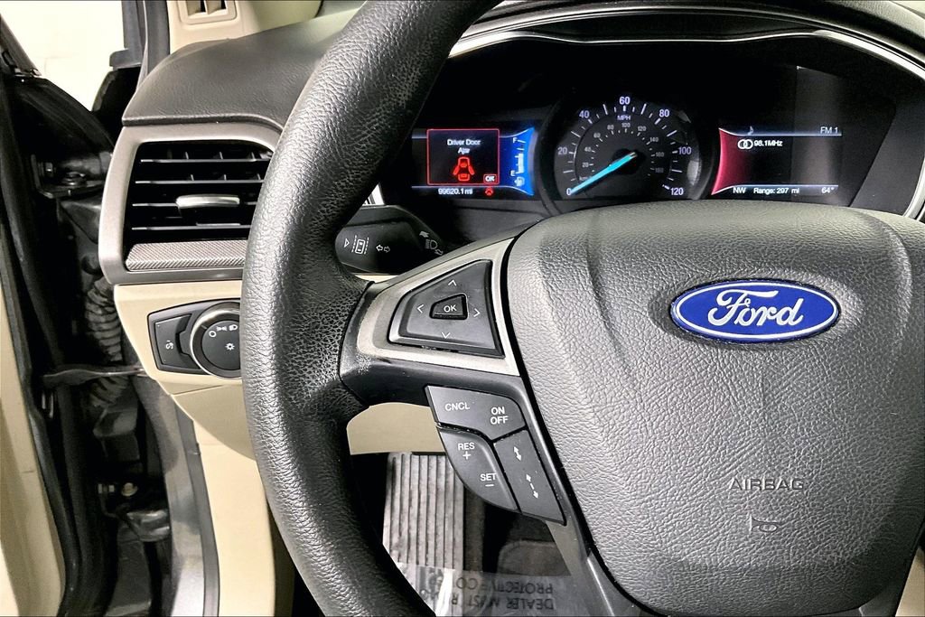 Used 2019 Ford Fusion SE image 18