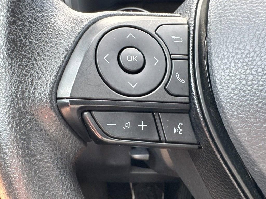 Used 2021 Toyota RAV4 LE image 17