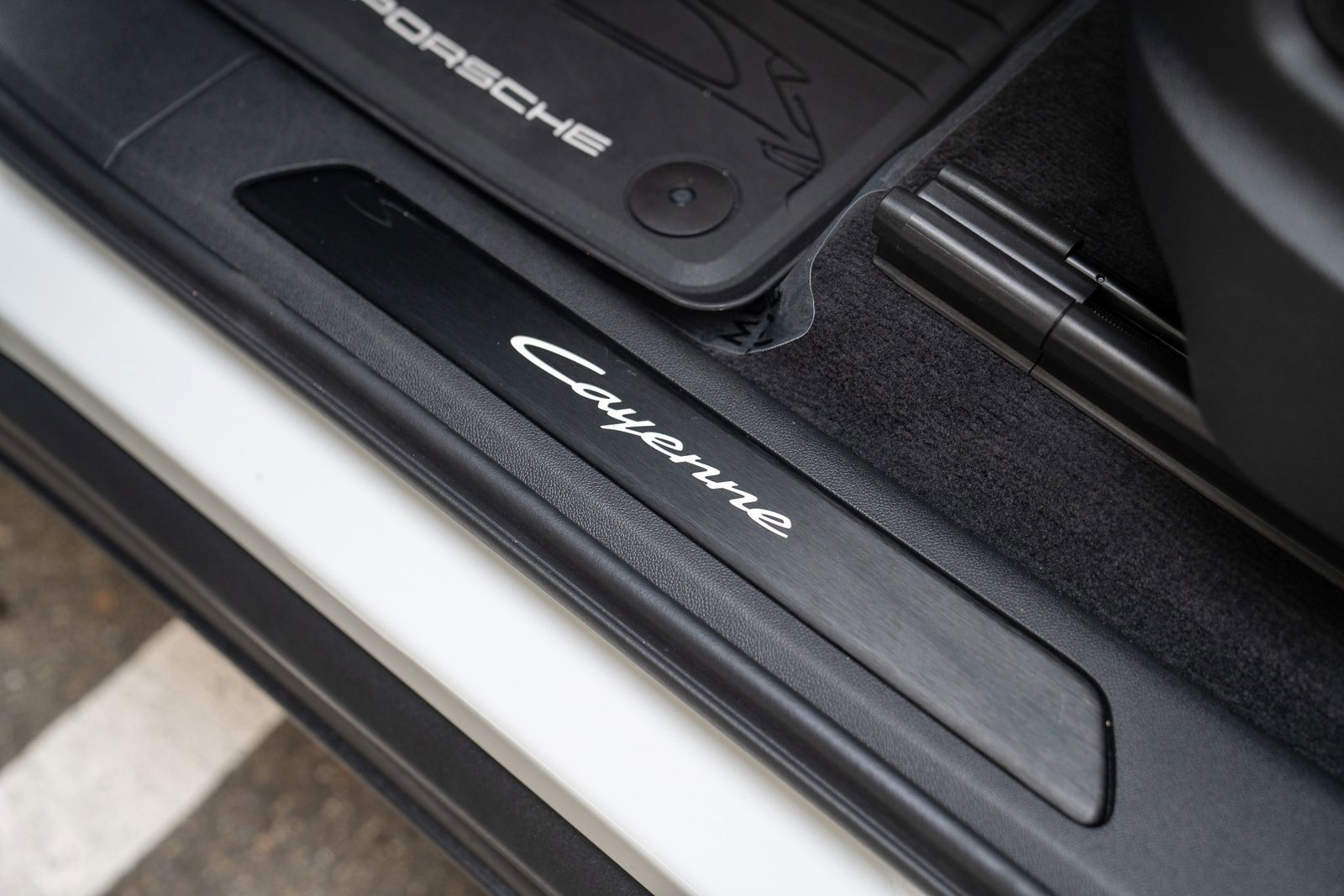 Used 2025 Porsche Cayenne image 12