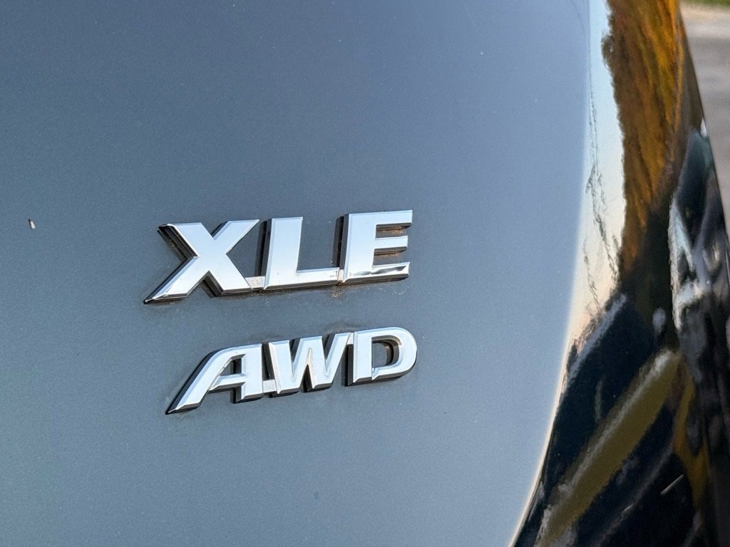 Used 2018 Toyota RAV4 XLE image 24