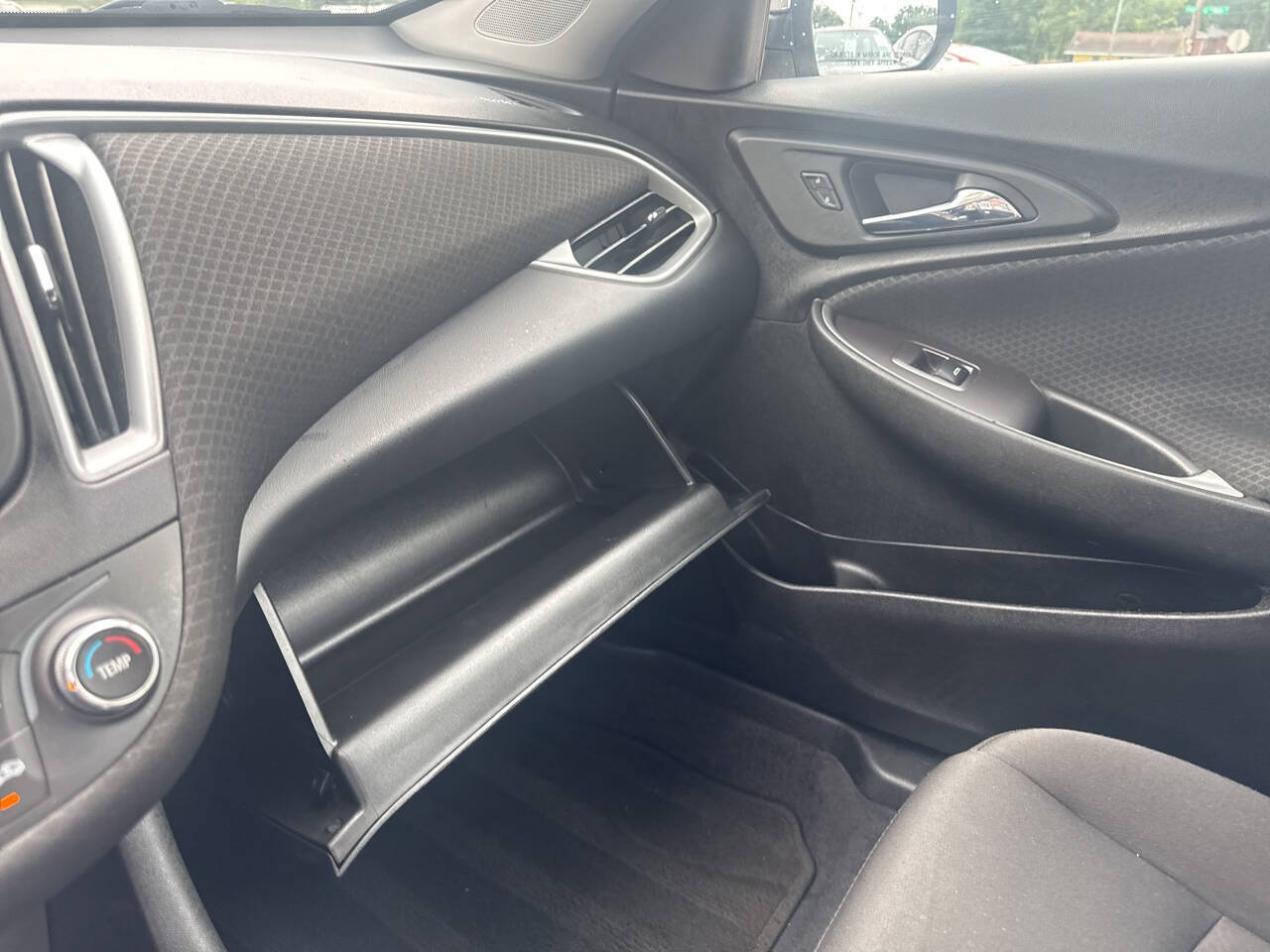 Used 2018 Chevrolet Malibu LS FWD image 14