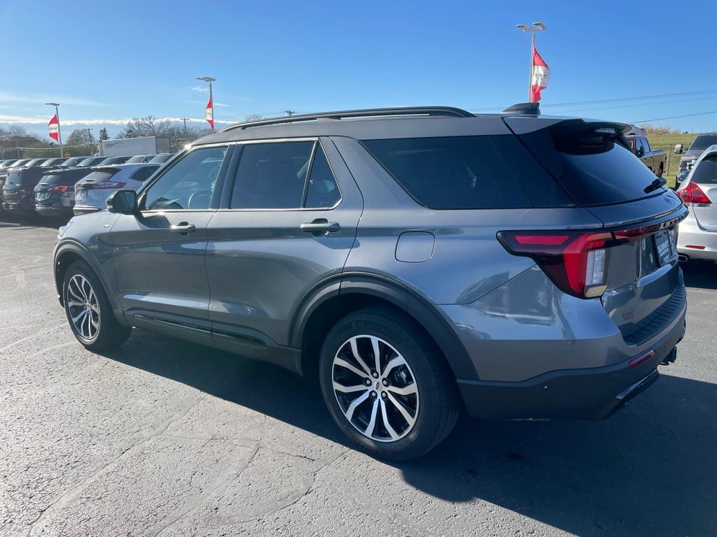 Used 2025 Ford Explorer ST-Line AWD/4WD image 5
