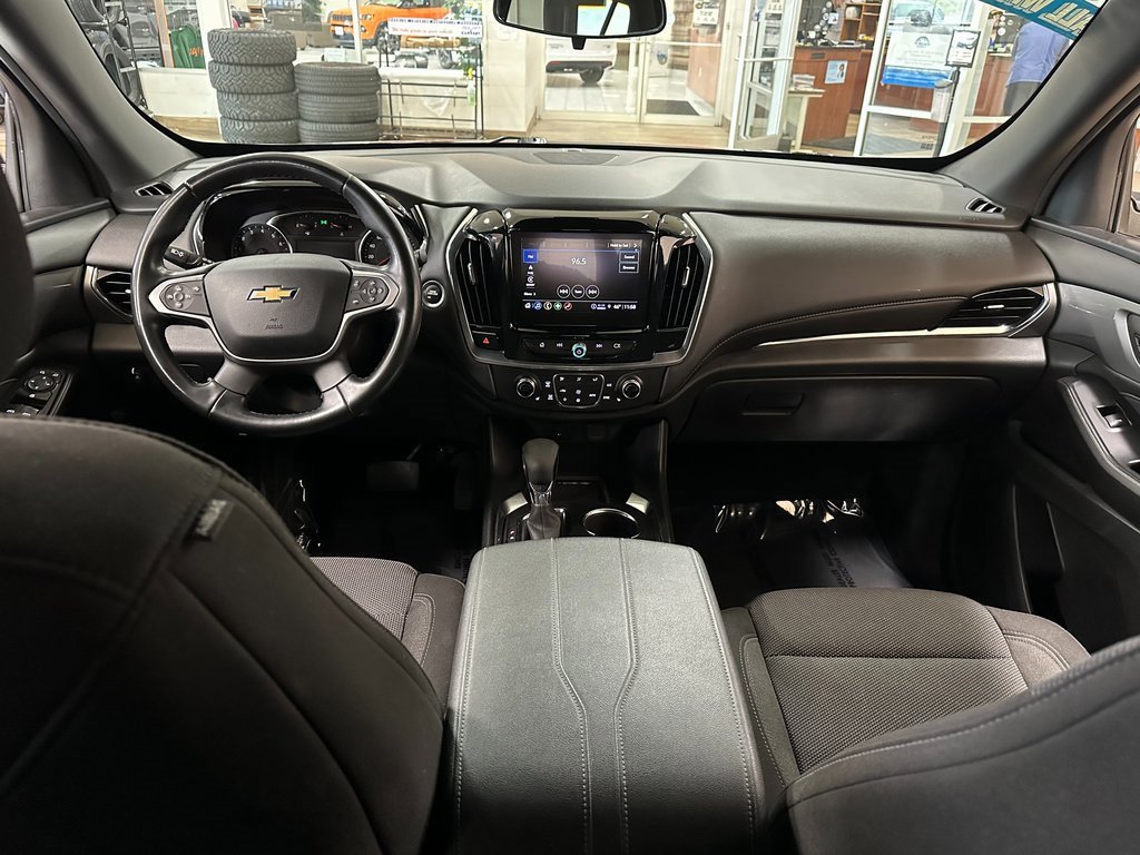 Used 2023 Chevrolet Traverse LT image 12