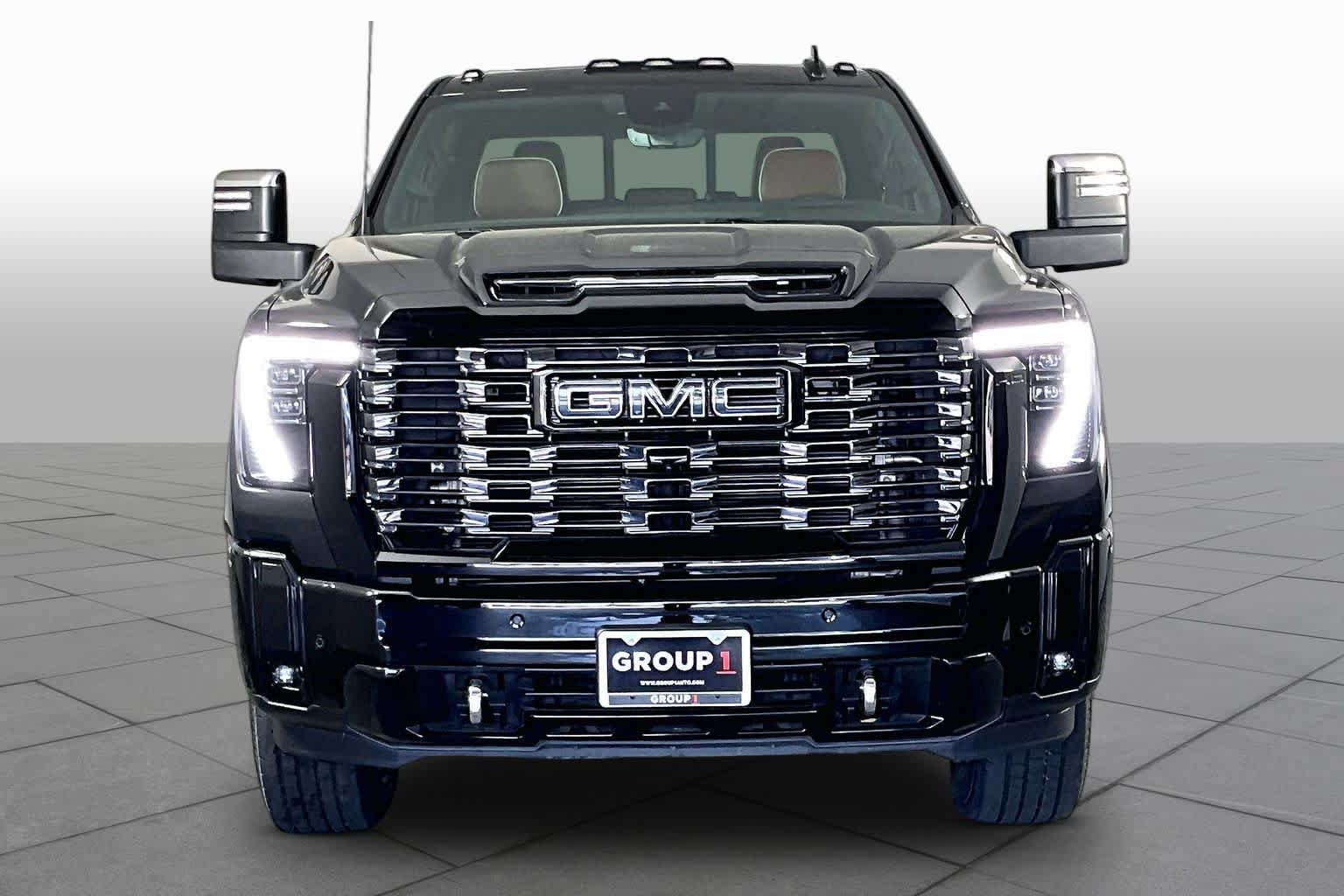 Certified 2025 GMC Sierra 2500 Denali Ultimate AWD/4WD image 4