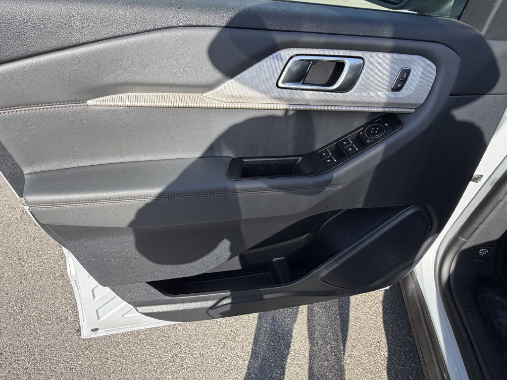 New 2026 Ford Explorer Active w/ Active Comfort Package RWD image 23
