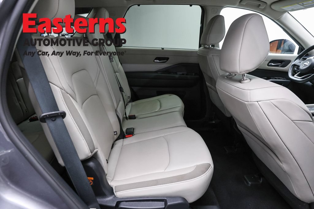 Used 2022 Nissan Pathfinder SL AWD/4WD image 23