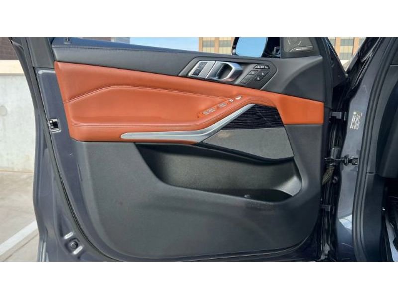 Used 2020 BMW X7 M50i image 12