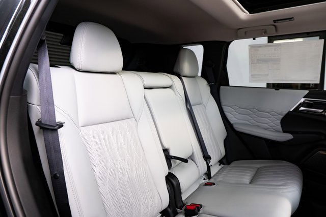 New 2025 Mitsubishi Outlander AWD image 29