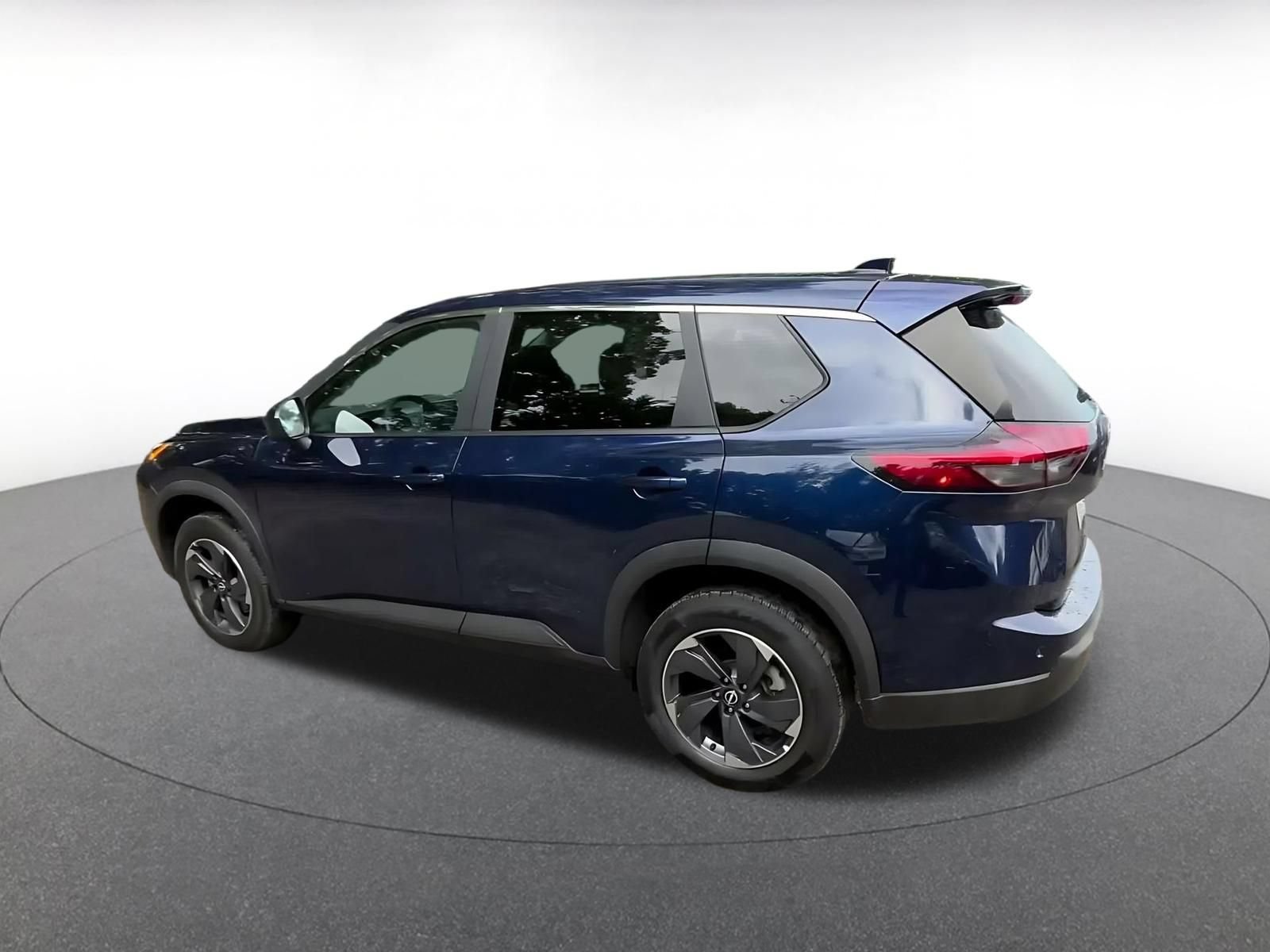 Used 2025 Nissan Rogue SV FWD image 8