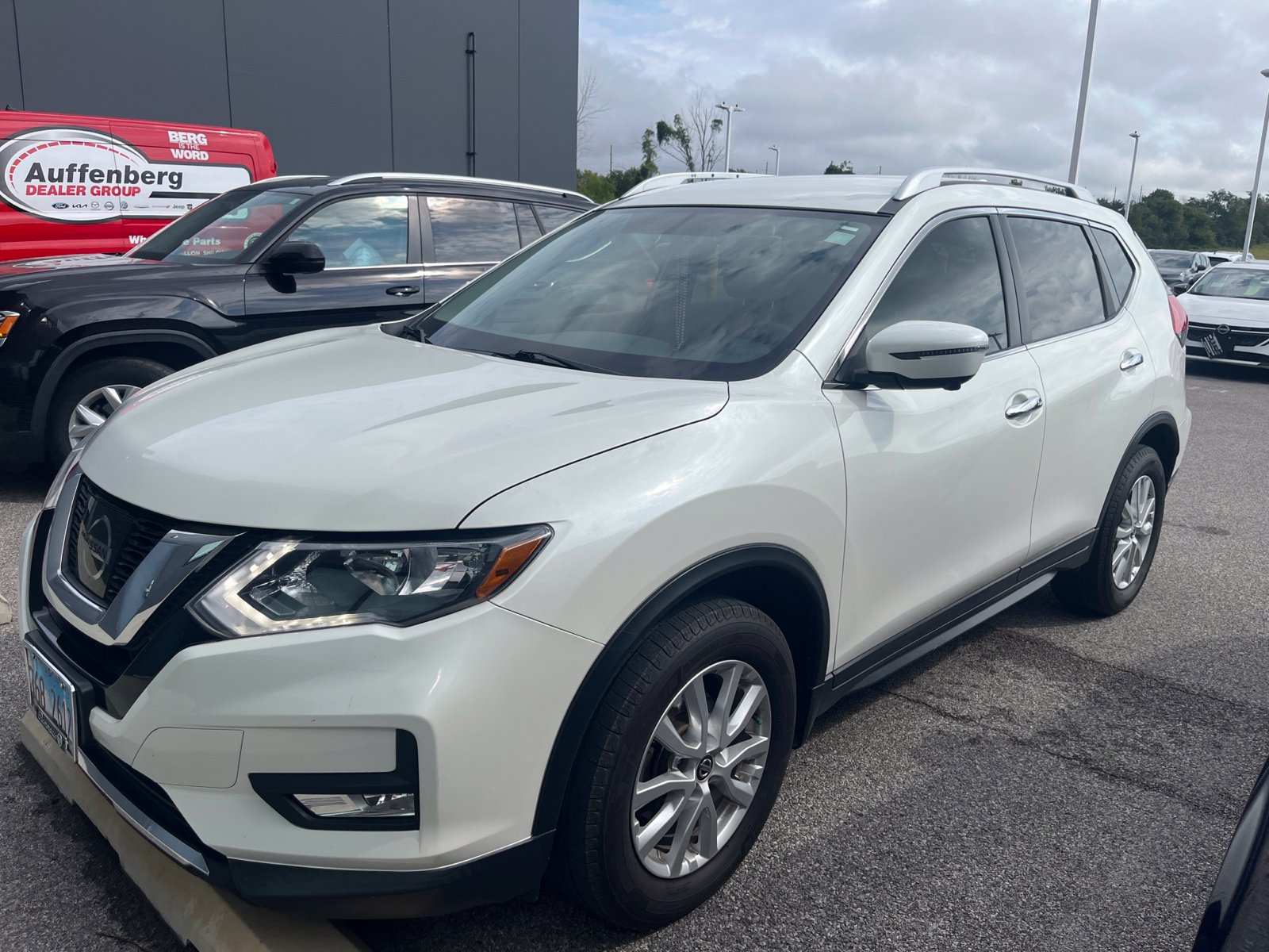 Used 2017 Nissan Rogue SV w/ SV Premium Package