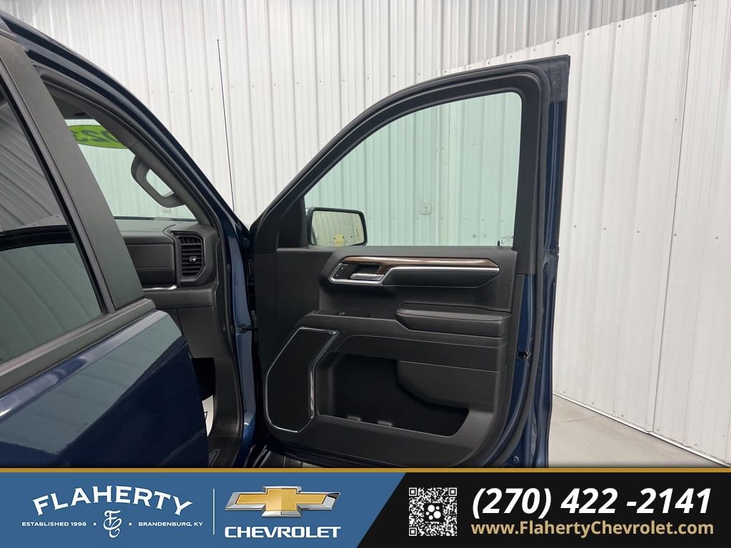 Used 2023 Chevrolet Silverado 1500 LT AWD/4WD image 14