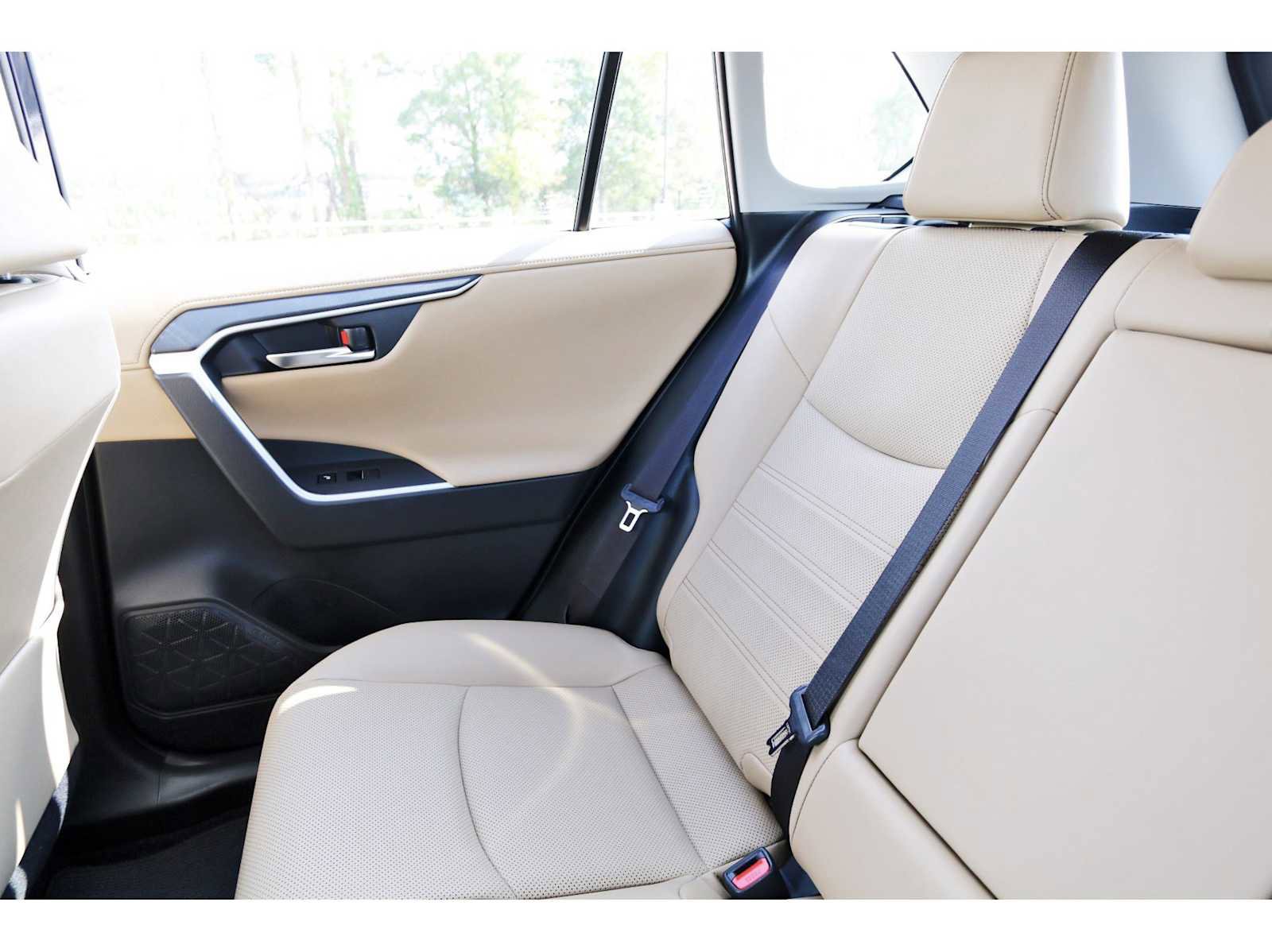 Used 2025 Toyota RAV4 Limited image 9