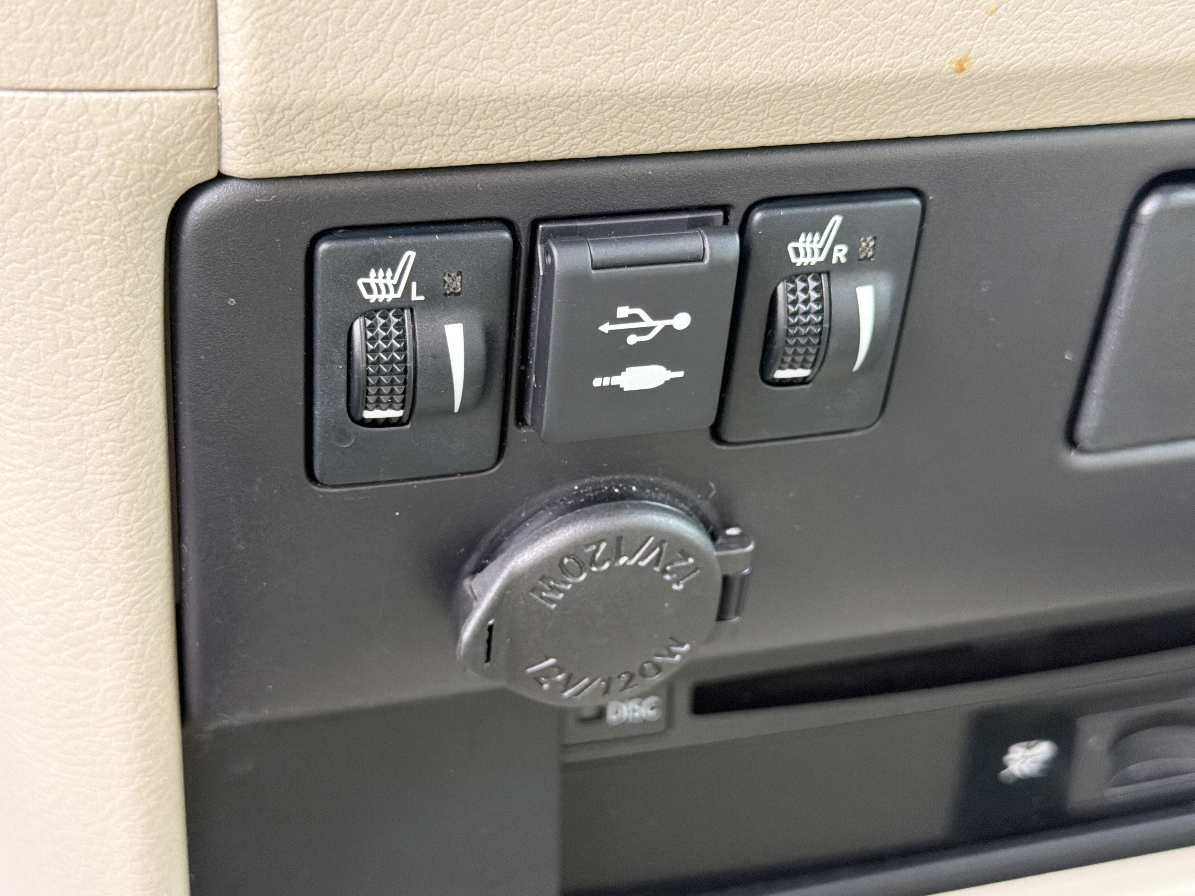 Used 2020 Toyota Sienna XLE Premium FWD image 29