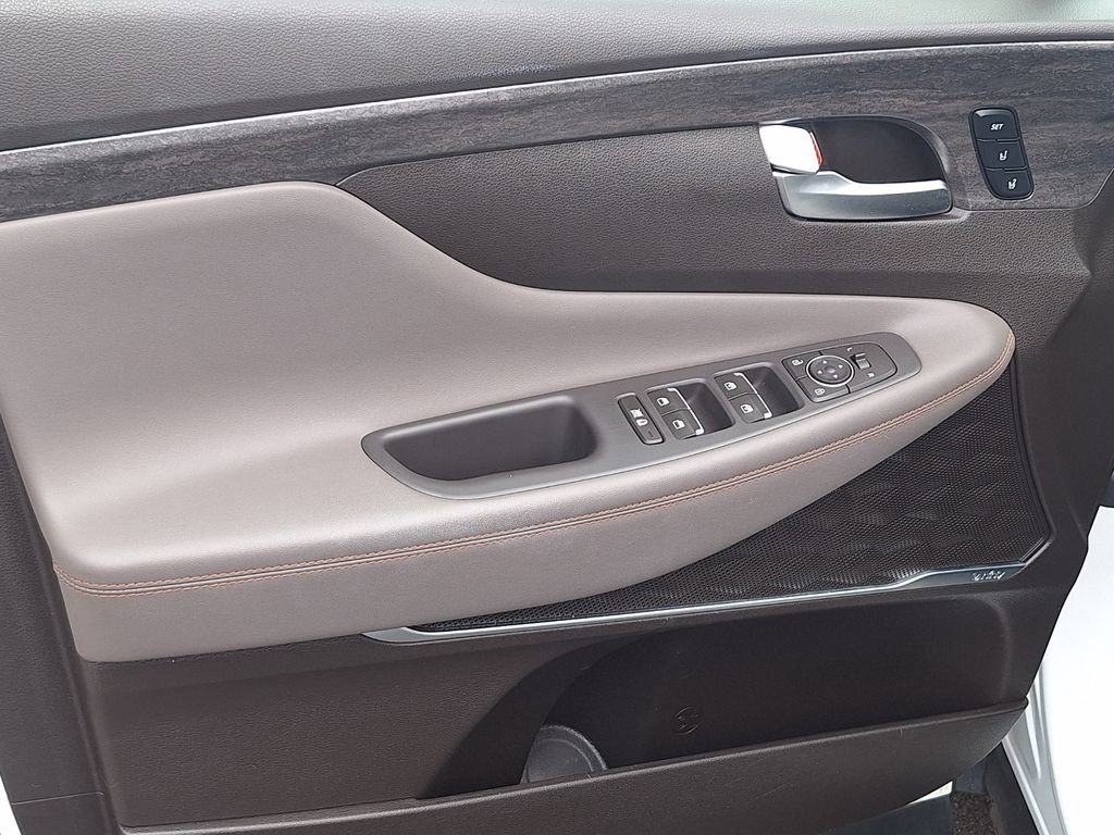 Used 2020 Hyundai Santa Fe Limited AWD/4WD image 9