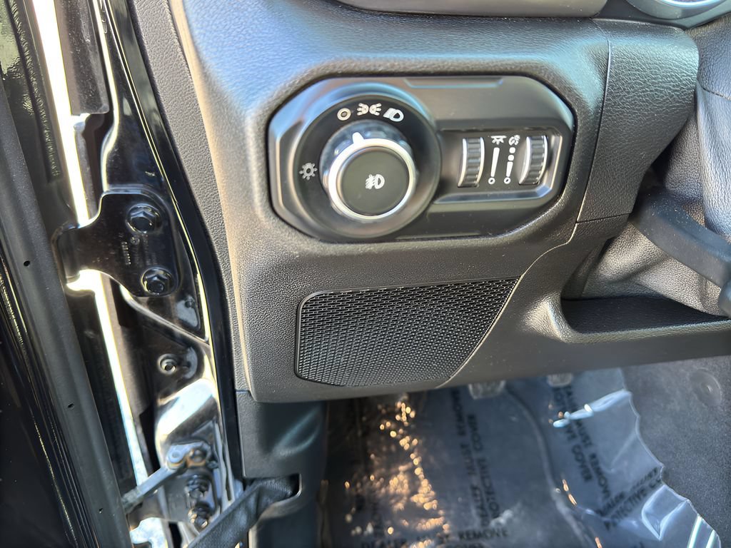 Used 2019 Jeep Wrangler Sport AWD/4WD image 21