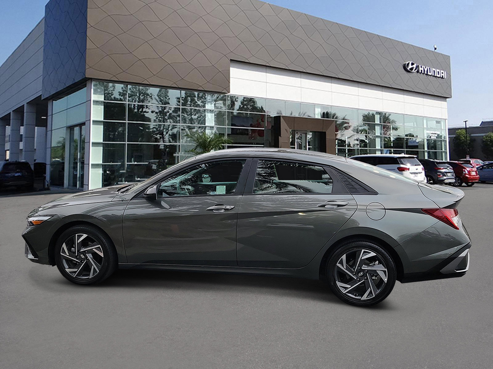 Certified 2025 Hyundai Elantra SEL FWD image 3