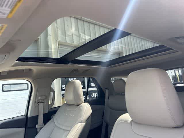 Used 2020 Ford Explorer Platinum w/ Premium Technology Package AWD/4WD image 5