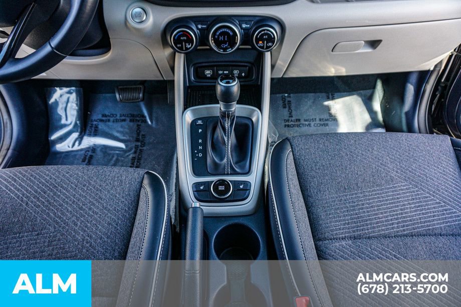 Used 2024 Hyundai Venue Limited image 40