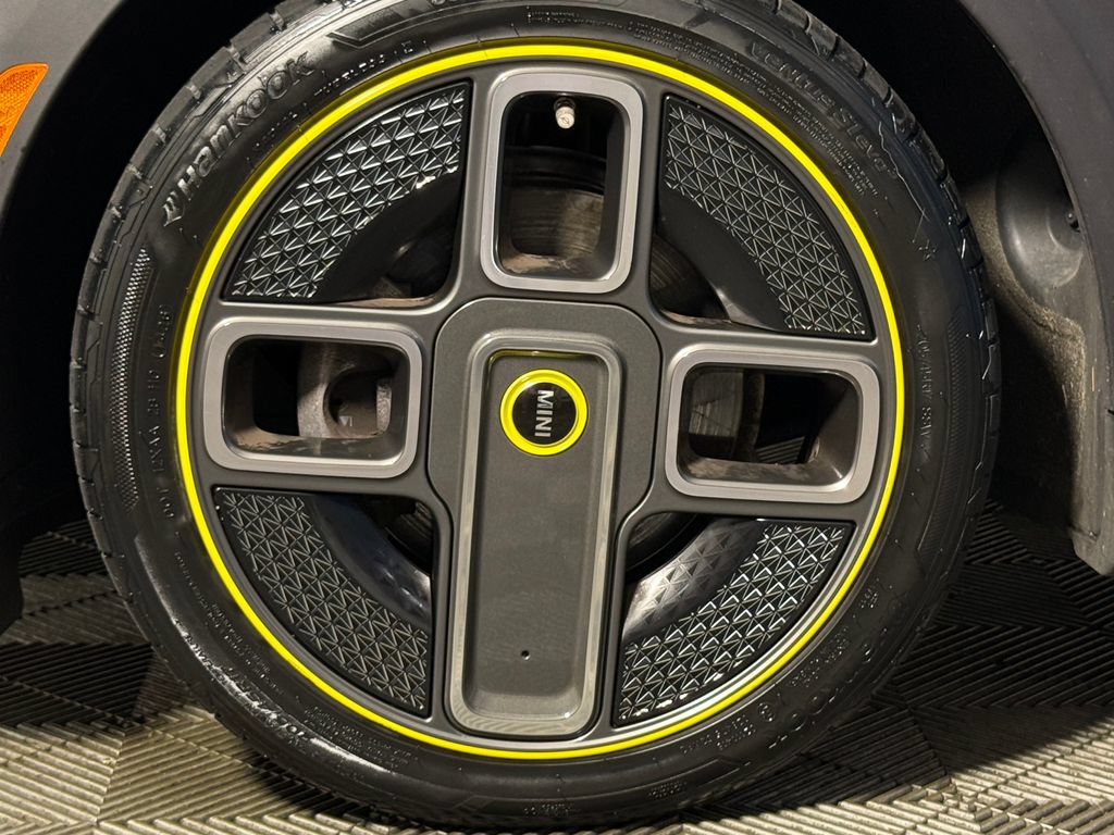 Certified 2024 MINI Cooper SE FWD image 33