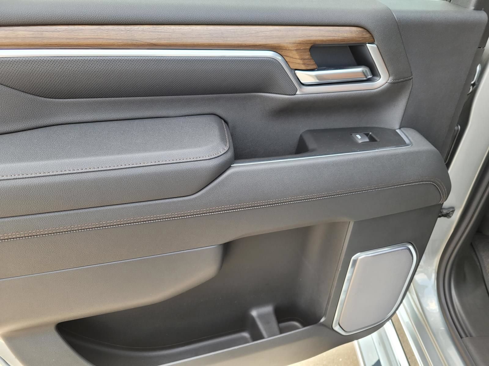 New 2026 Chevrolet Silverado 2500 High Country w/ High Country Premium Package AWD/4WD image 9