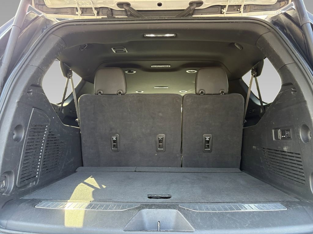 Used 2023 Chevrolet Suburban Premier image 24