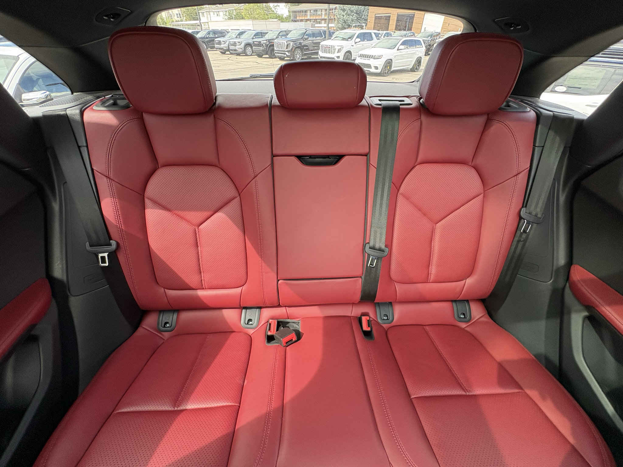 Used 2024 Porsche Macan S AWD/4WD image 28