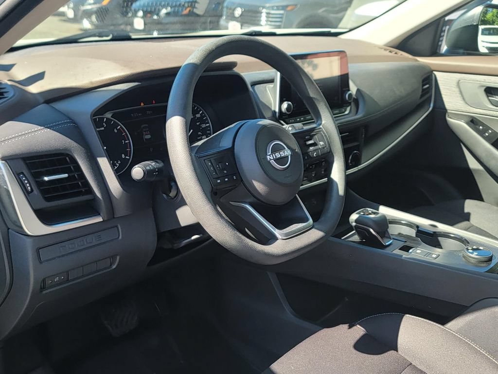 Used 2023 Nissan Rogue S AWD/4WD image 13