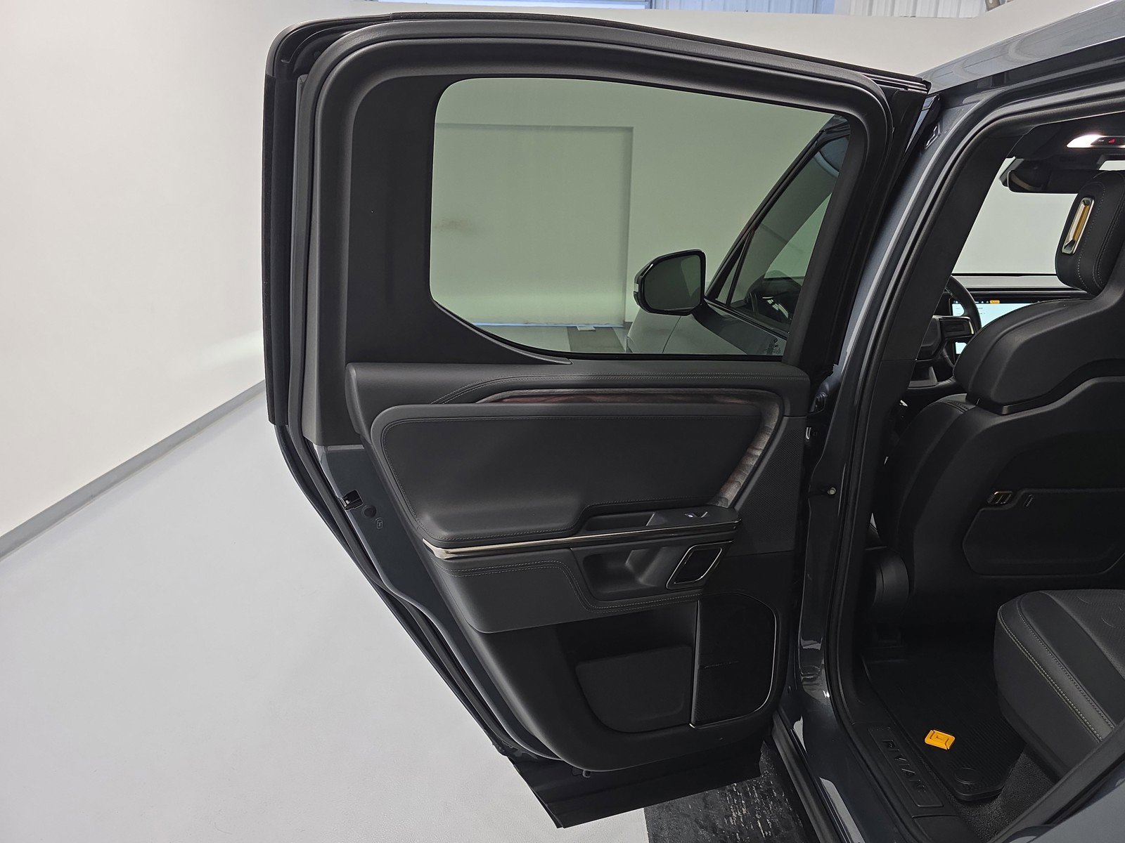 Used 2022 Rivian R1T Adventure image 17