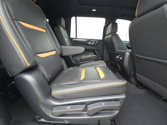 Used 2023 GMC Yukon XL AT4 w/ Technology Package AWD/4WD image 17