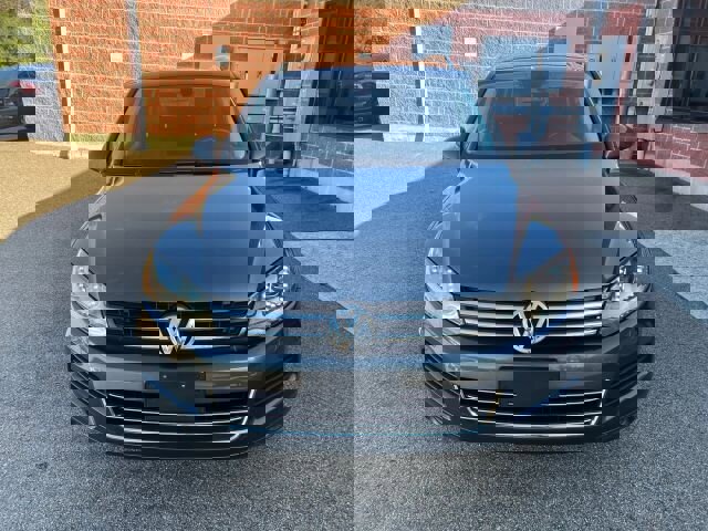 Used 2013 Volkswagen Touareg Sport image 8